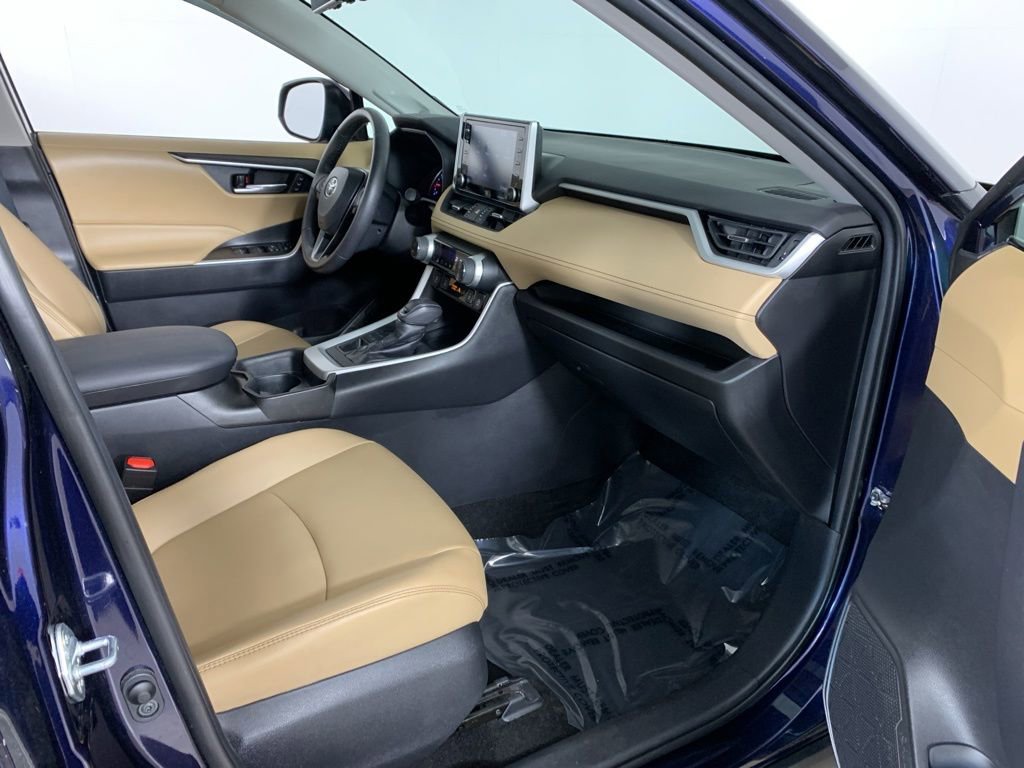 Used 2021 Toyota RAV4 XLE Premium AWD/4WD image 39