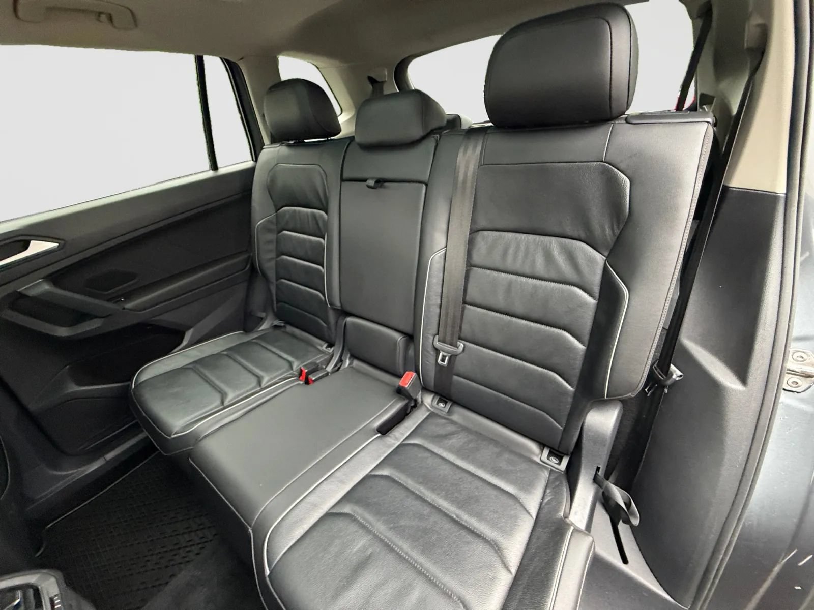 Used 2019 Volkswagen Tiguan SEL Premium w/ 3rd Row Seat Package AWD/4WD image 15