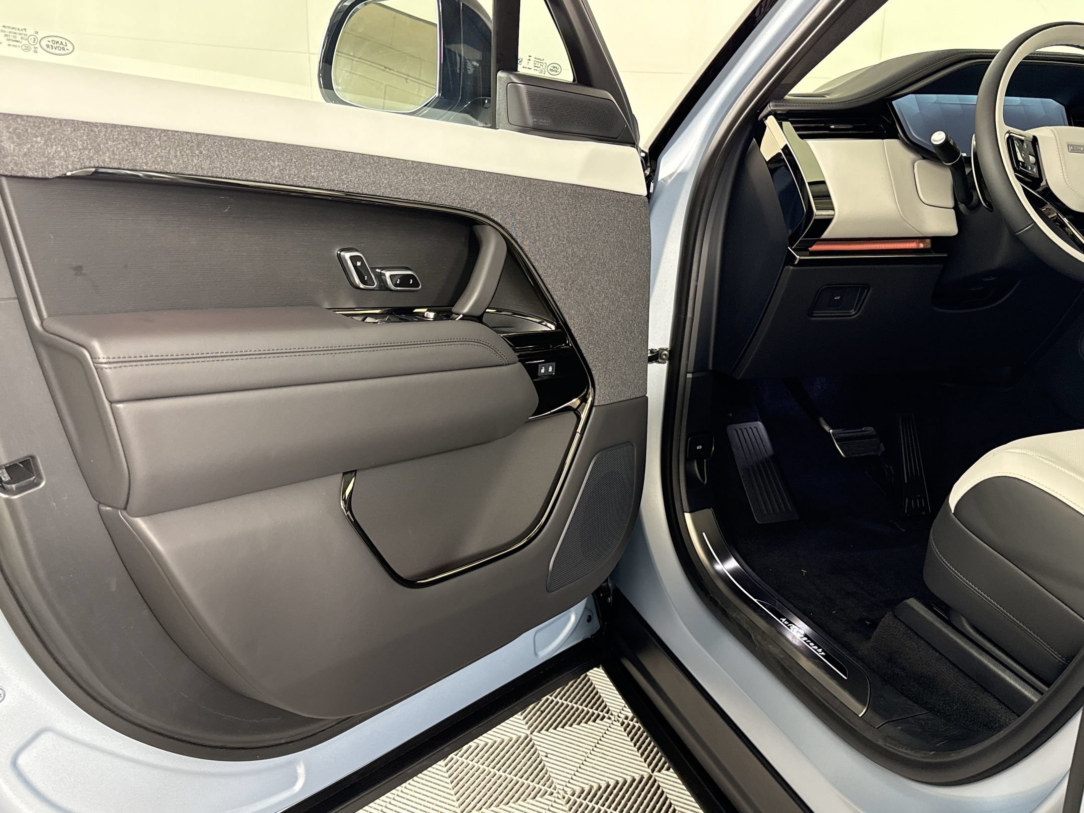 New 2026 Land Rover Range Rover Sport Autobiography AWD/4WD image 18