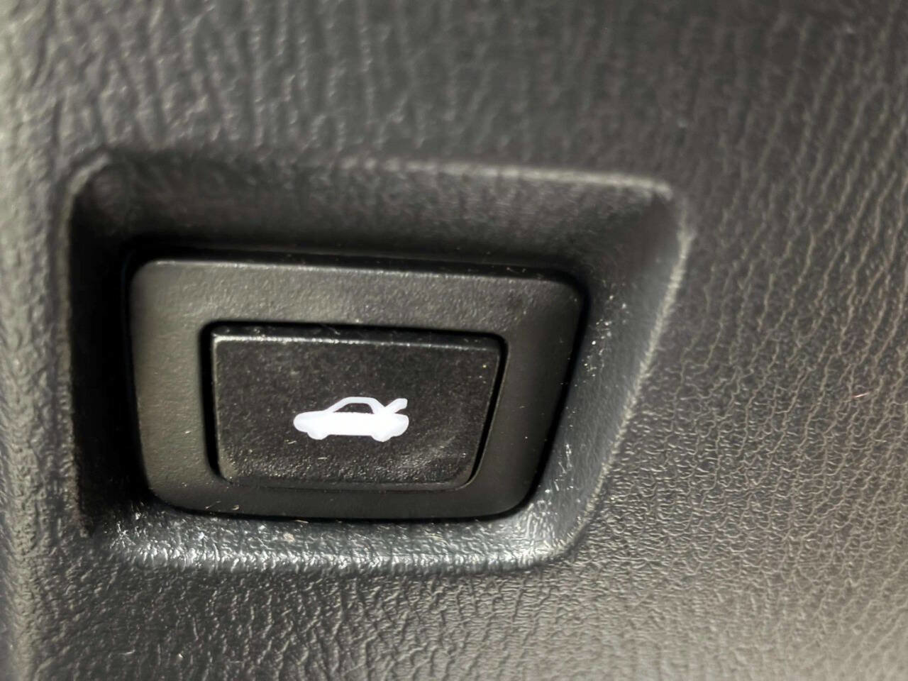 Used 2018 MAZDA MAZDA3 Grand Touring w/ Premium Equipment Package FWD image 33