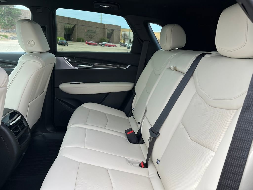 New 2026 Cadillac XT5 Sportv w/ LPO, Floor Liner Package image 5