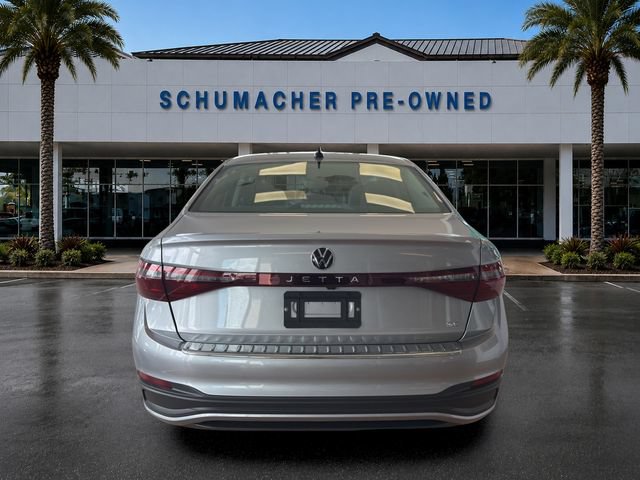 Certified 2026 Volkswagen Jetta SE FWD image 6