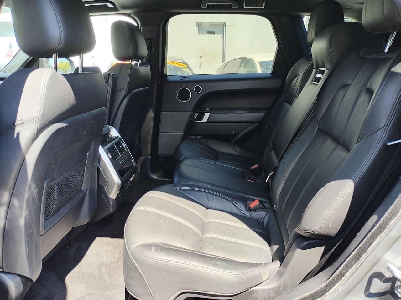 Used 2015 Land Rover Range Rover Sport SE image 39