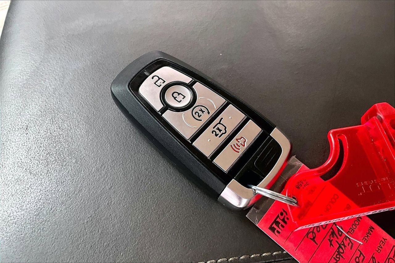 Used 2020 Ford Explorer Platinum w/ Premium Technology Package image 32