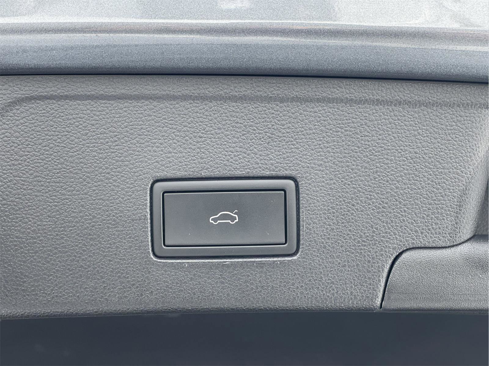 Used 2024 Volkswagen Atlas Cross Sport SEL R-Line image 10