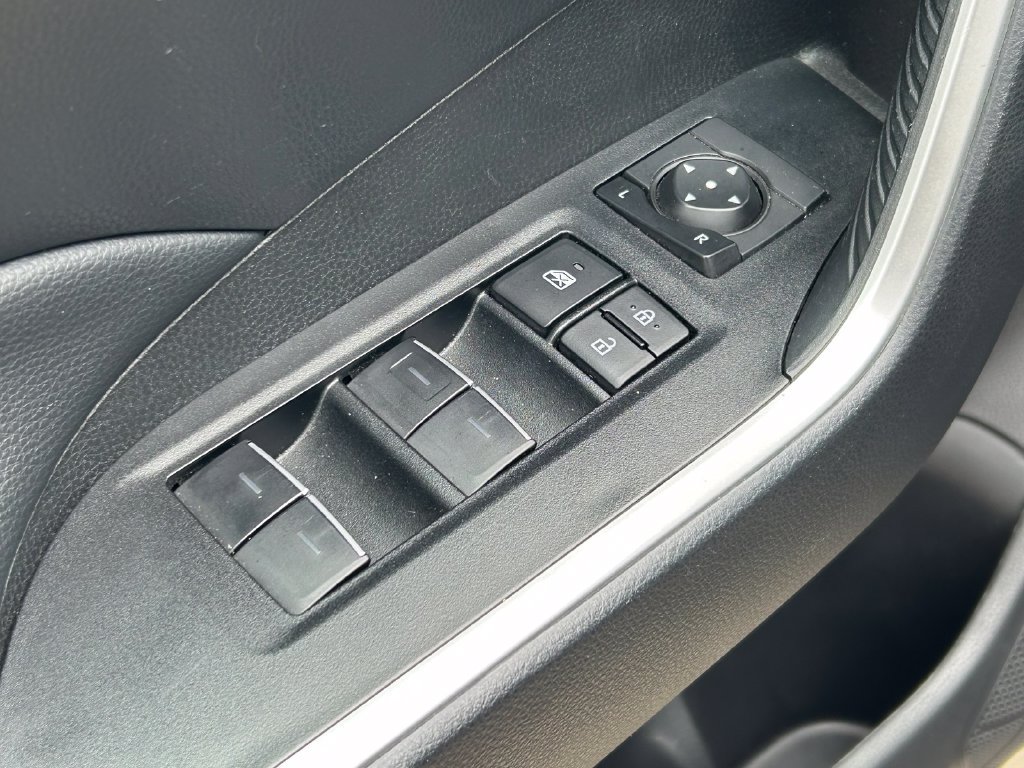 Used 2025 Toyota RAV4 XLE FWD image 22