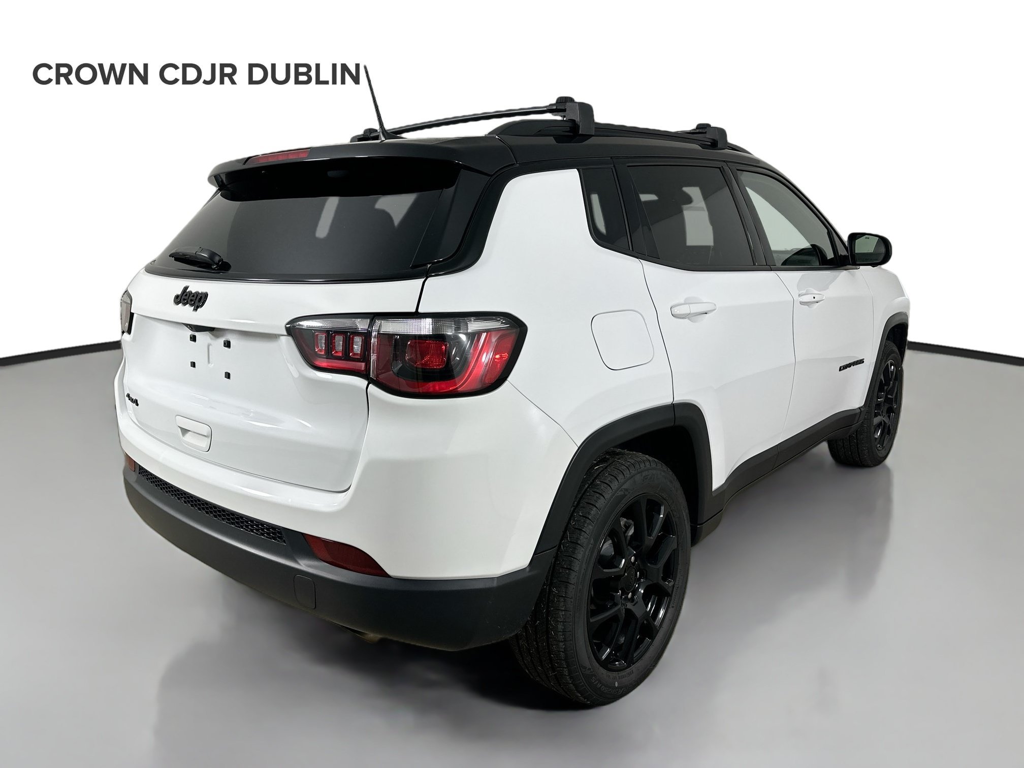 Used 2022 Jeep Compass Latitude w/ Sun and Sound Group AWD/4WD image 5