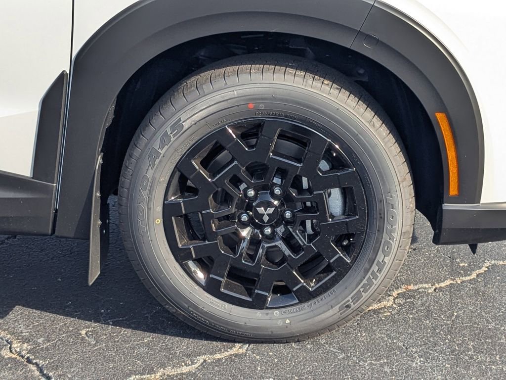 New 2025 Mitsubishi Outlander SE image 11