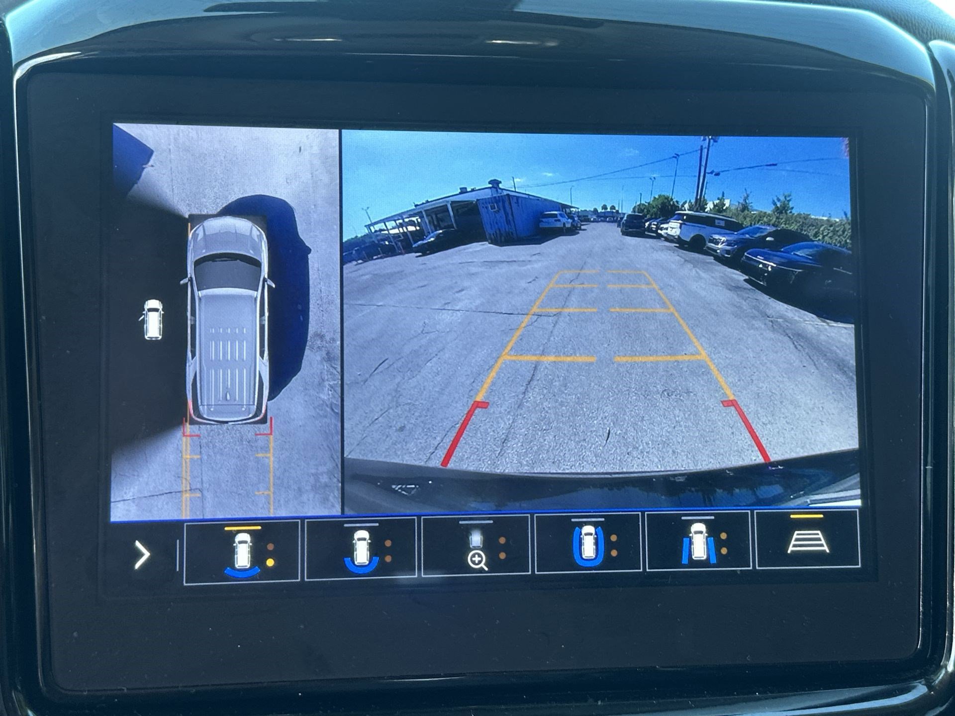 Used 2020 Chevrolet Traverse RS image 25