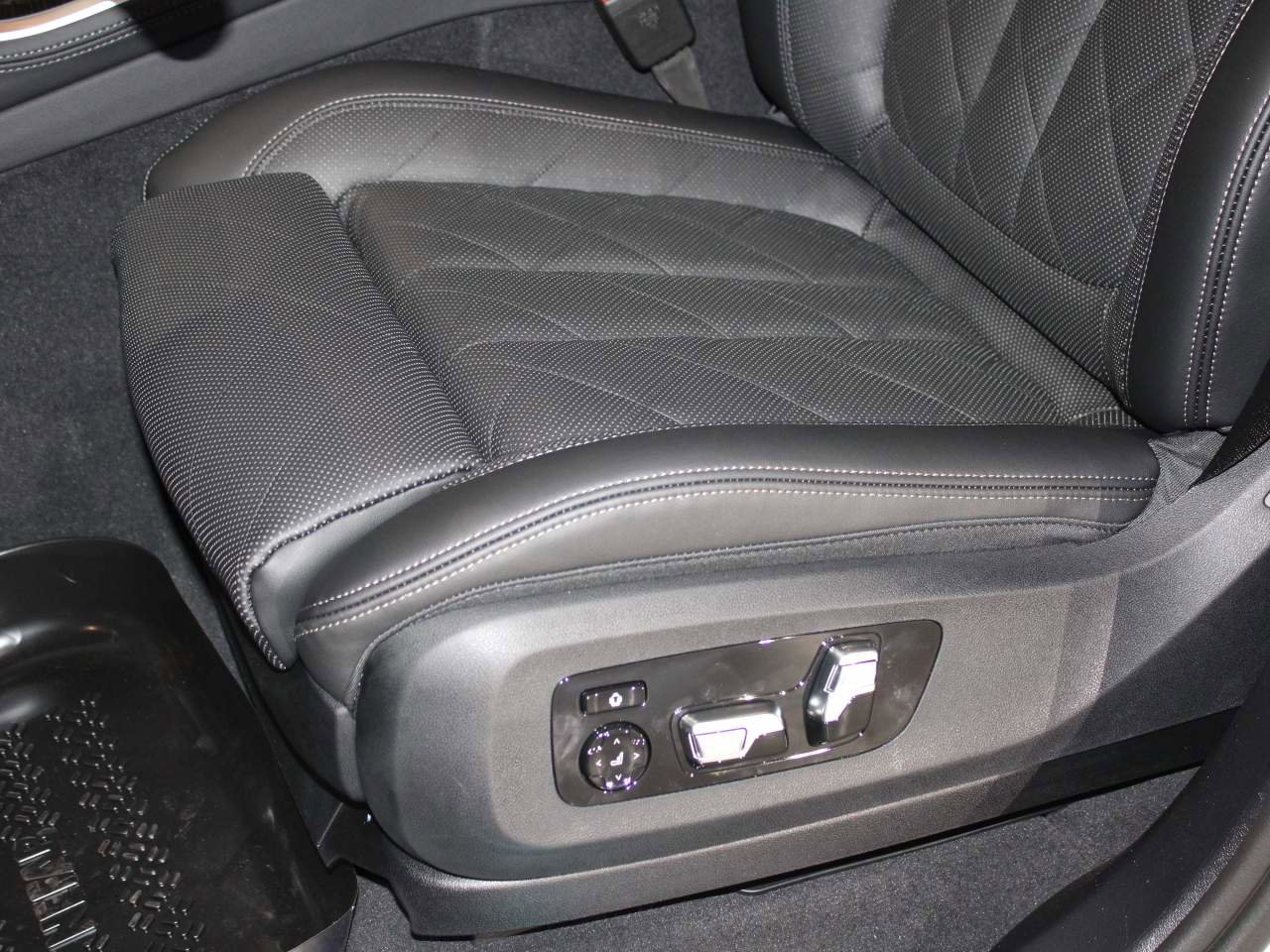 Certified 2026 BMW X5 xDrive40i AWD/4WD image 14