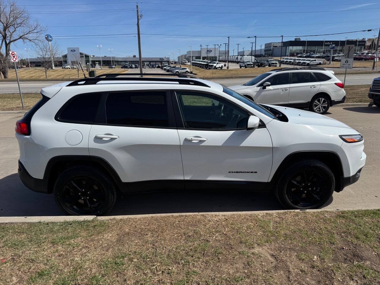 Used 2016 Jeep Cherokee High Altitude AWD/4WD image 6