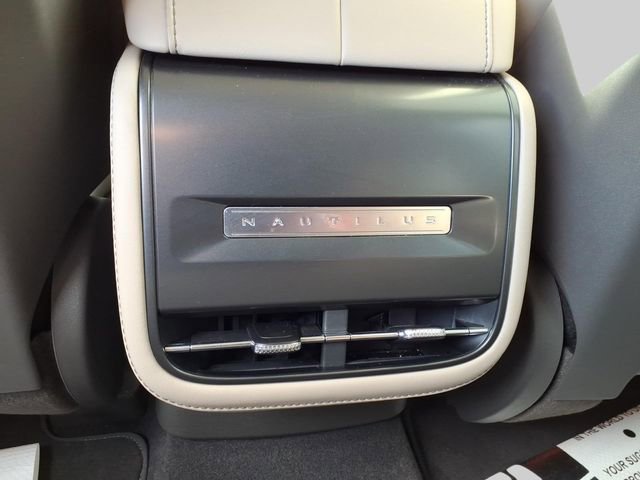 Used 2025 Lincoln Nautilus Premier image 14
