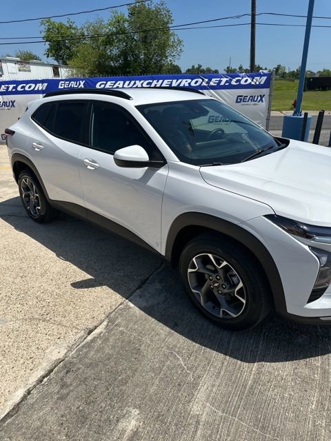 Used 2025 Chevrolet Trax LT w/ LT Convenience Package image 33