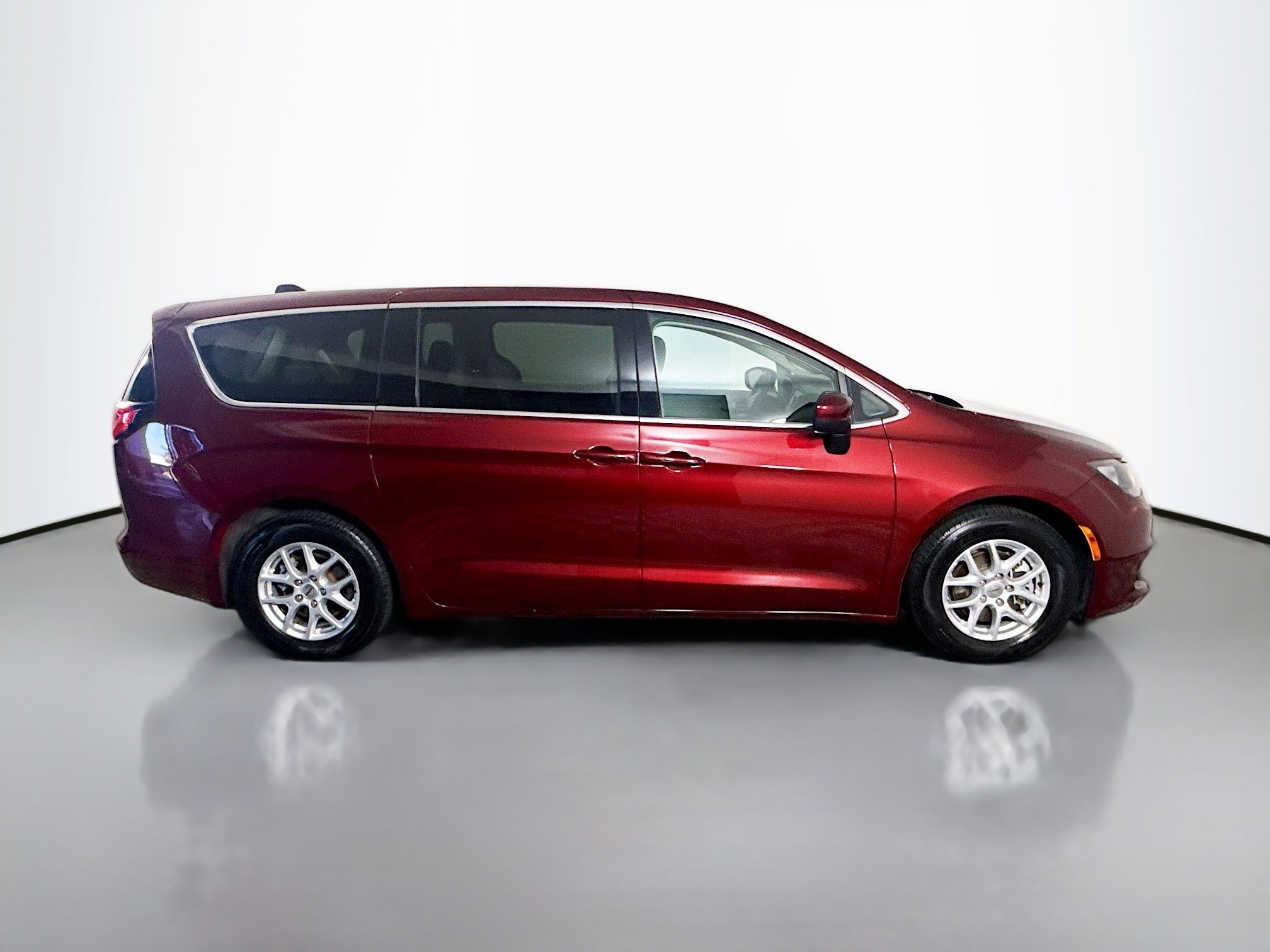 Used 2023 Chrysler Voyager LX FWD image 11