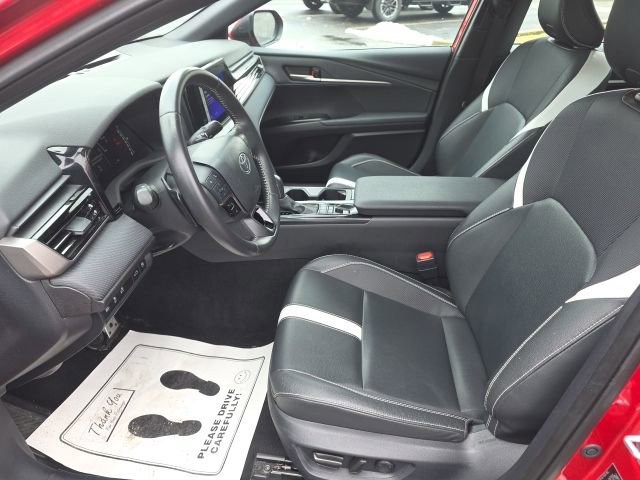 Used 2025 Toyota Camry SE image 8