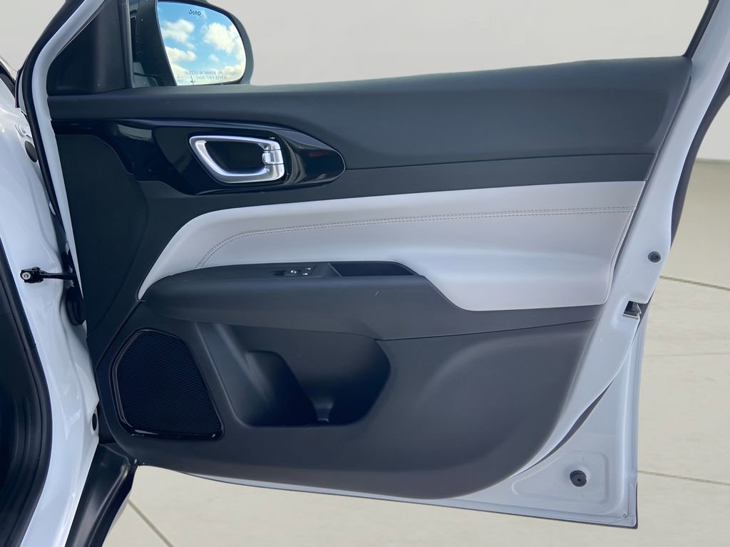 Used 2022 Jeep Compass Limited image 20