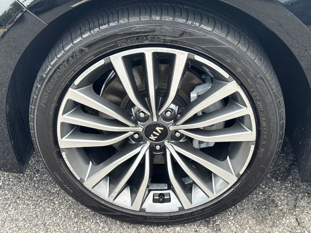 Used 2018 Kia Stinger Premium RWD image 11