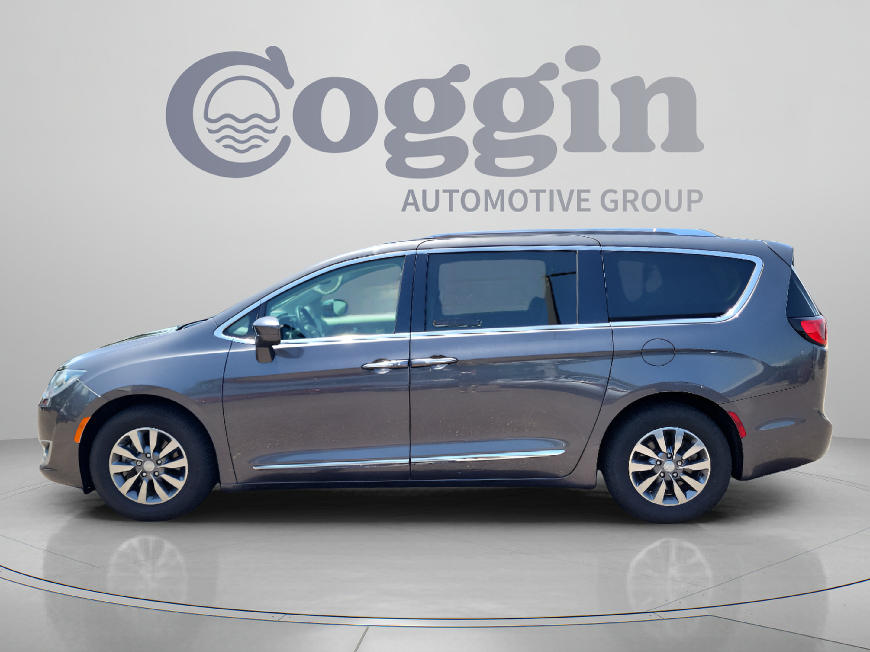 Used 2019 Chrysler Pacifica Touring-L Plus FWD image 2