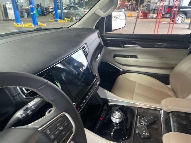 Used 2024 Jeep Wagoneer L 4WD w/ Premium Group I image 26