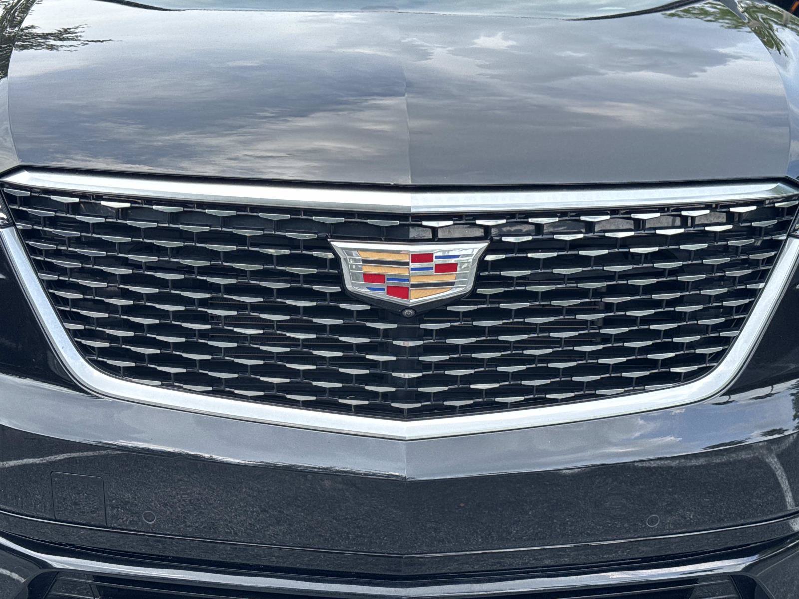 Certified 2024 Cadillac XT6 Premium Luxury w/ Technology Package FWD image 8