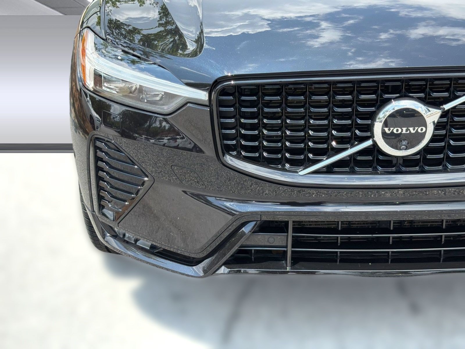 Certified 2024 Volvo XC60 B5 Ultimate w/ Protection Package Premier AWD/4WD image 12
