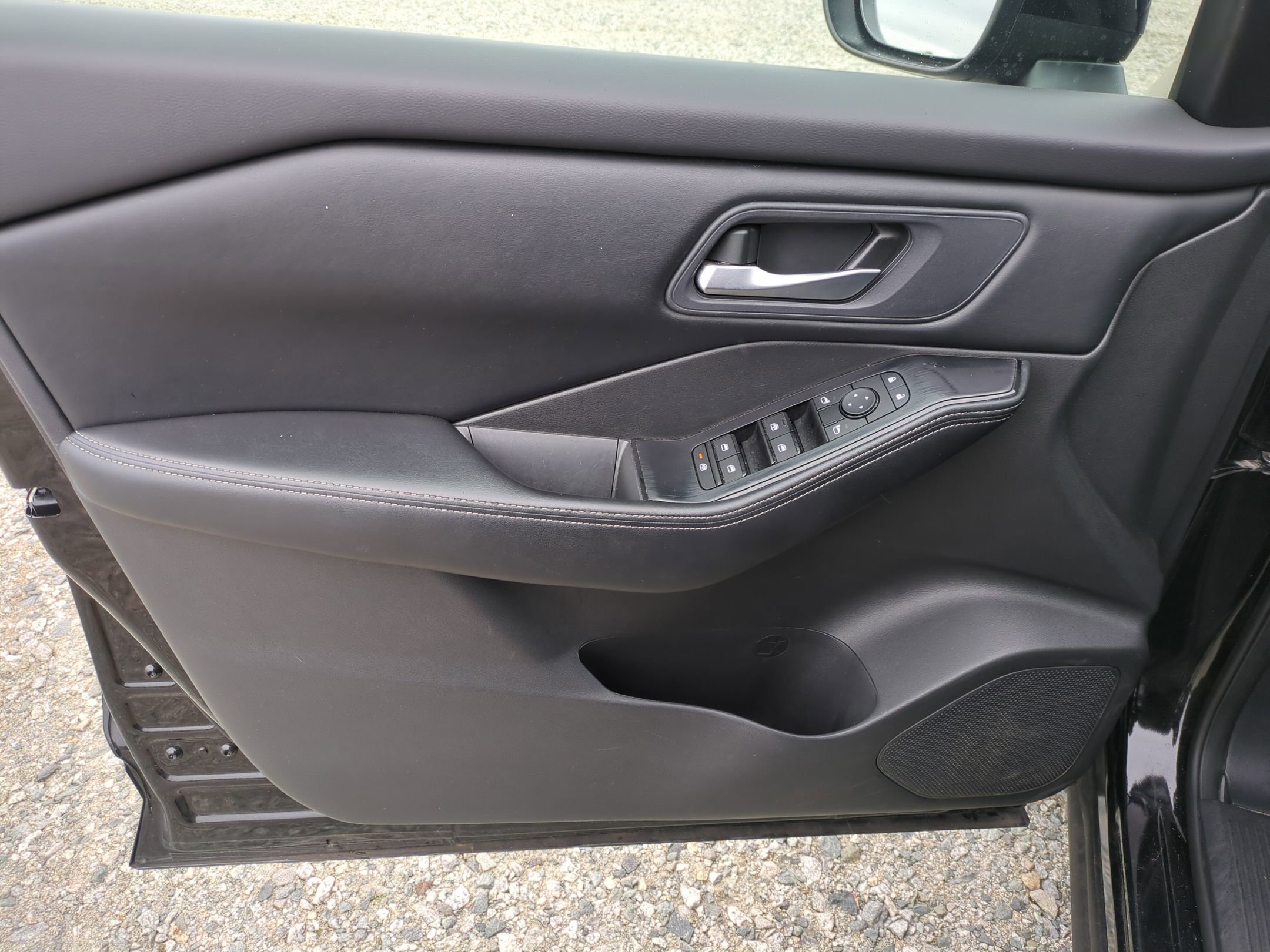 Used 2024 Nissan Rogue SV AWD/4WD image 14