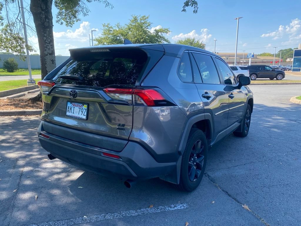 Used 2022 Toyota RAV4 LE AWD/4WD image 7