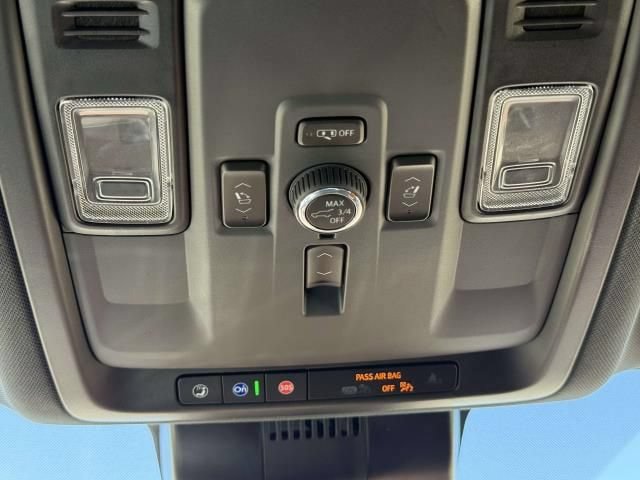Used 2025 Chevrolet Tahoe High Country AWD/4WD image 34
