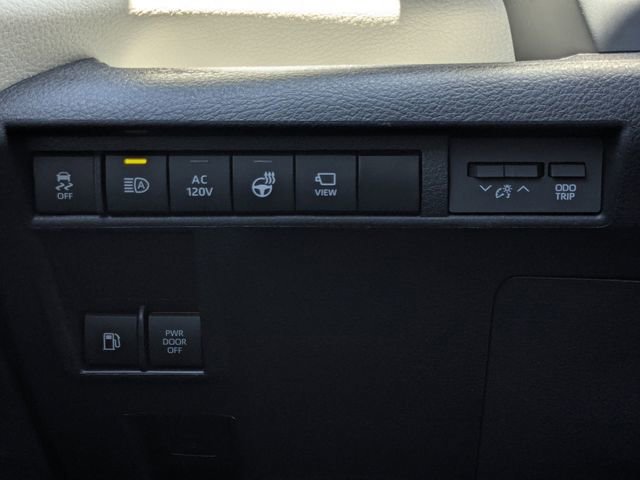 Used 2025 Toyota Sienna Platinum FWD image 45