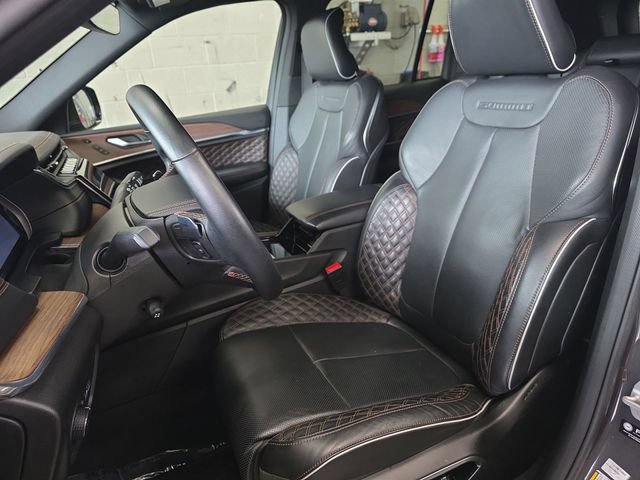 Used 2025 Jeep Grand Cherokee Summit AWD/4WD image 16