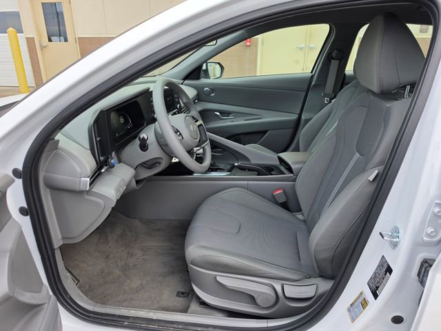 Used 2025 Hyundai Elantra SE FWD image 10