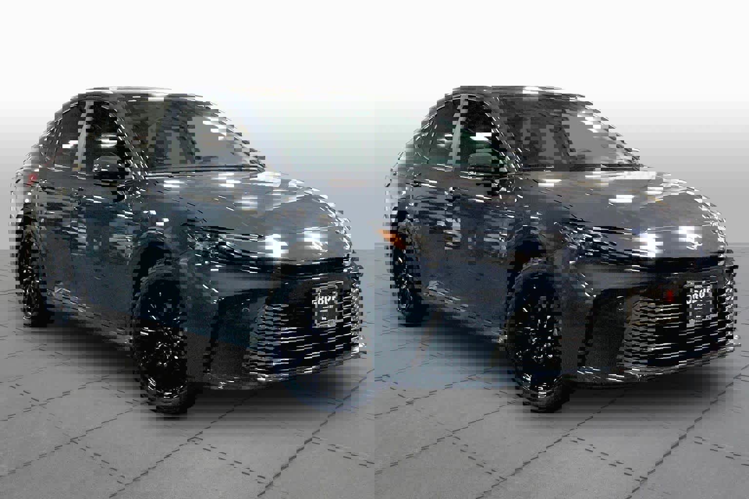 Used 2025 Toyota Camry XLE w/ Premium Plus Package image 3