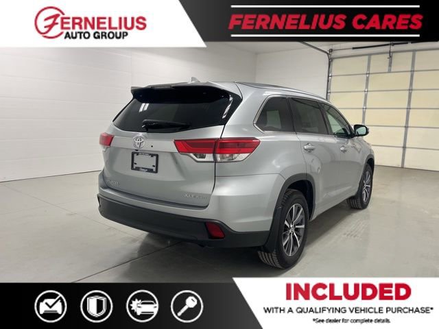 Used 2017 Toyota Highlander XLE w/ Carpet Mat Package AWD/4WD image 8