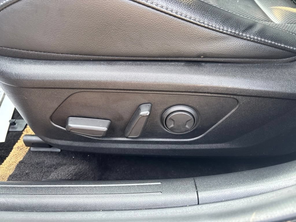 Used 2023 Hyundai Elantra Limited w/ Cargo Package FWD image 17