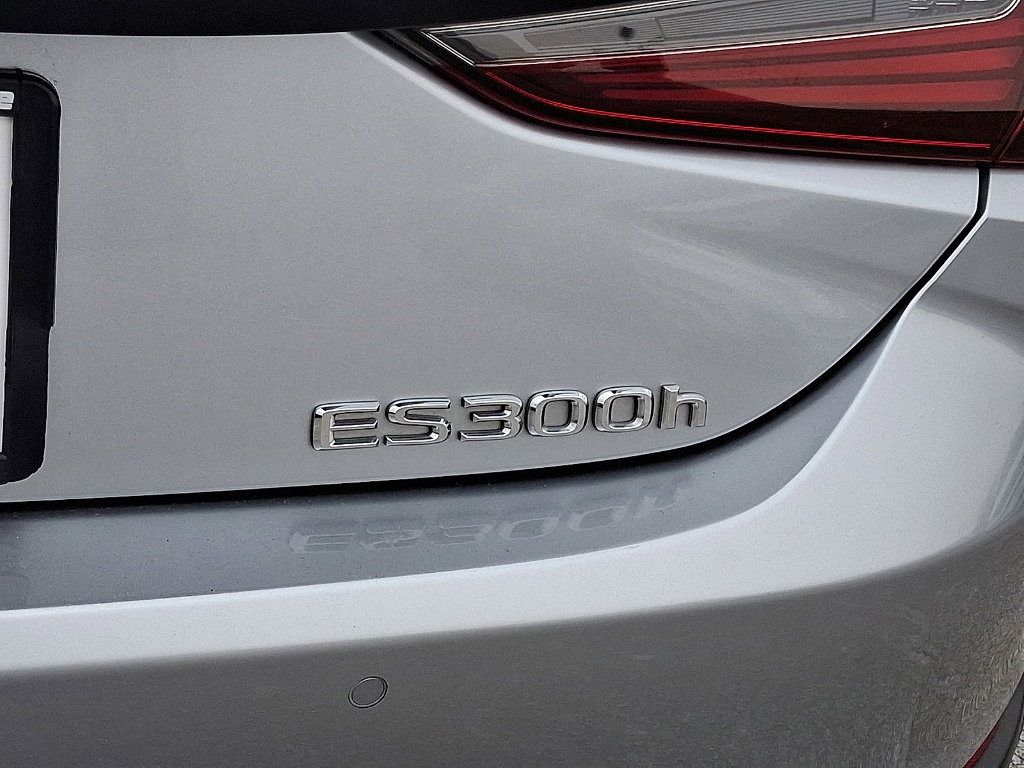 Used 2023 Lexus ES 300h F Sport image 24