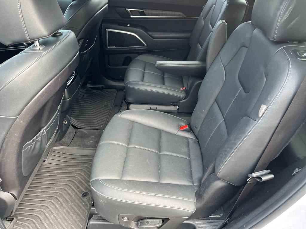 Used 2024 Kia Telluride EX w/ EX Captain's Chair Package FWD image 14
