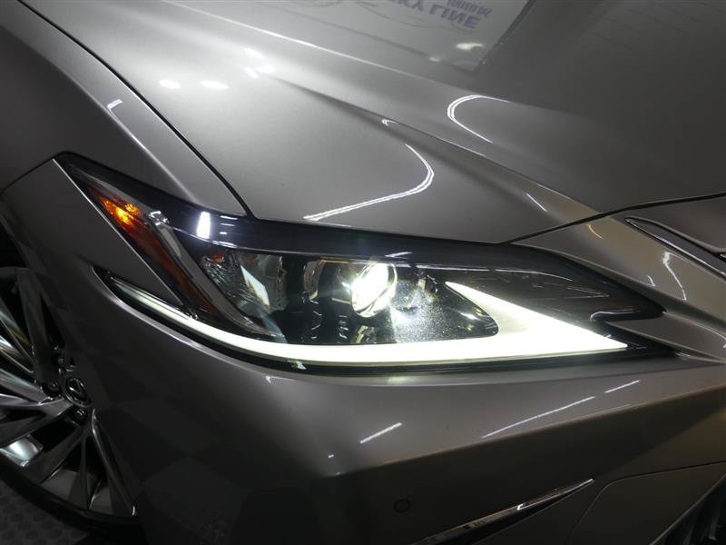 Used 2019 Lexus ES 300h w/ Accessory Package FWD image 15