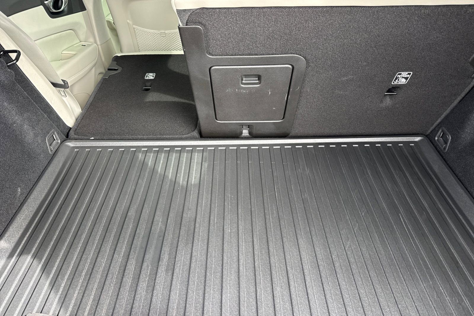 Used 2026 Volvo XC60 B5 Ultra w/ Protection Package Premier image 16