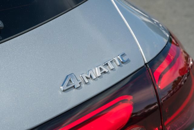 Used 2023 Mercedes-Benz GLC 300 4MATIC image 11
