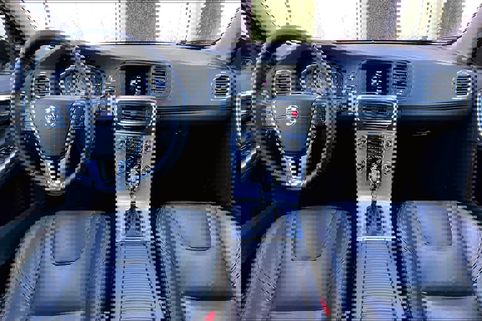 Used 2017 Volvo V60 T5 Cross Country w/ Convenience Package image 15