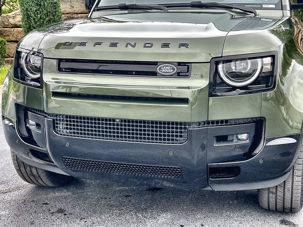 New 2026 Land Rover Defender 110 X-Dynamic SE AWD/4WD image 9