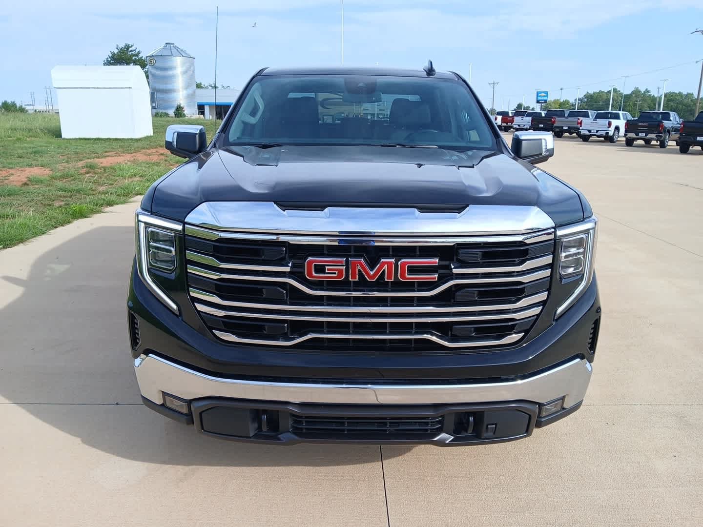 Used 2024 GMC Sierra 1500 SLT w/ SLT Premium Package AWD/4WD image 14