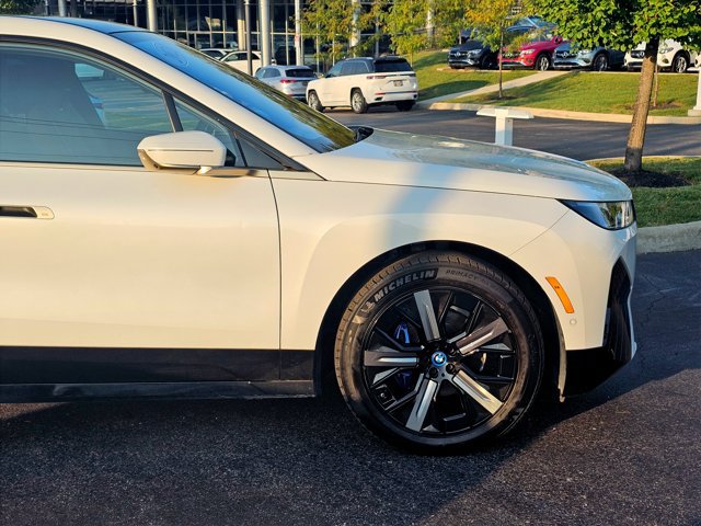 Used 2023 BMW iX xDrive50 w/ Ultimate Package 2 AWD/4WD image 5
