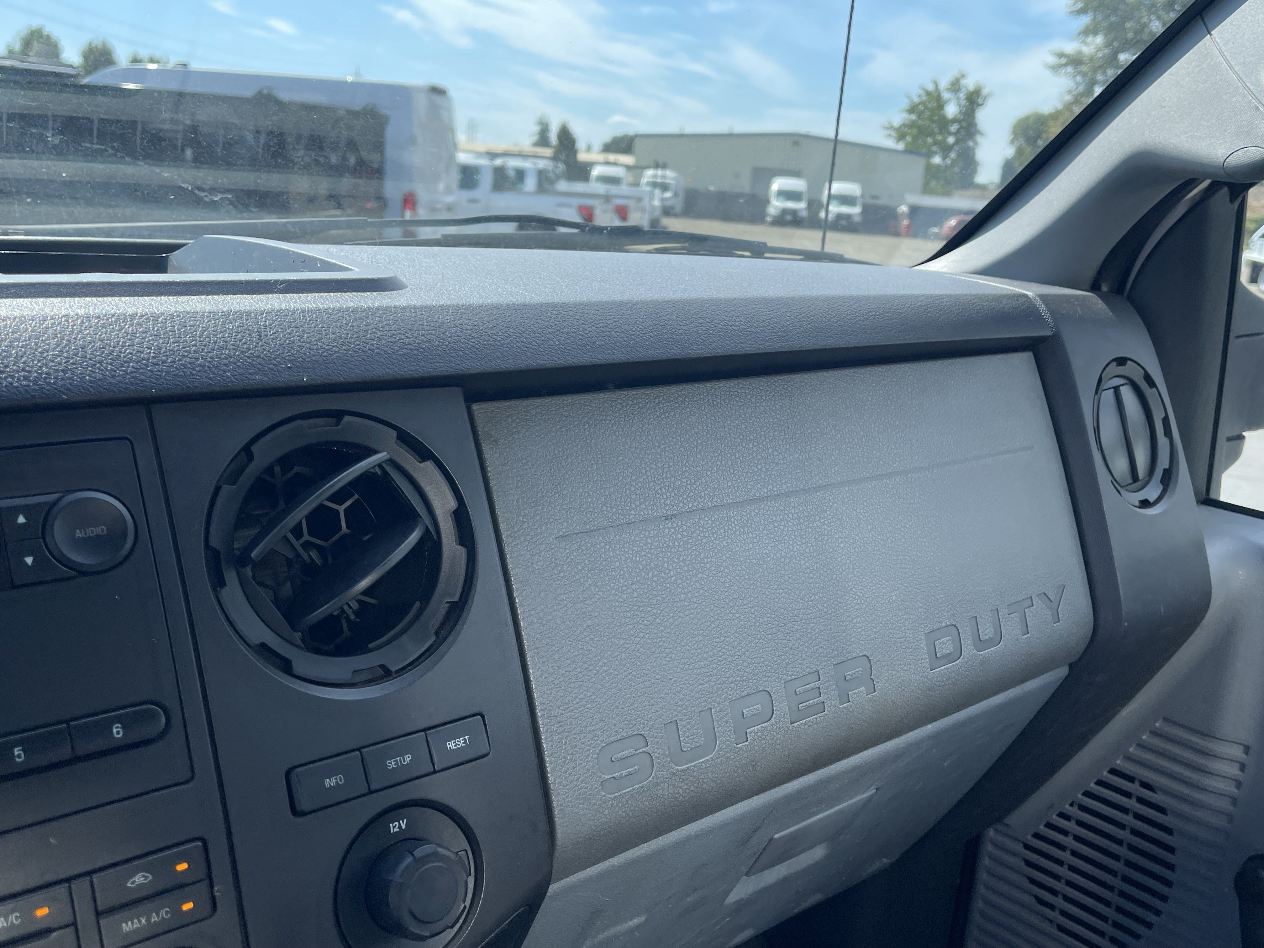Used 2013 Ford F750 2WD Regular Cab Super Duty image 18