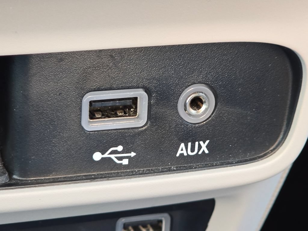 Used 2019 Chrysler Pacifica Touring-L Plus w/ Advanced Safetytec Group FWD image 12