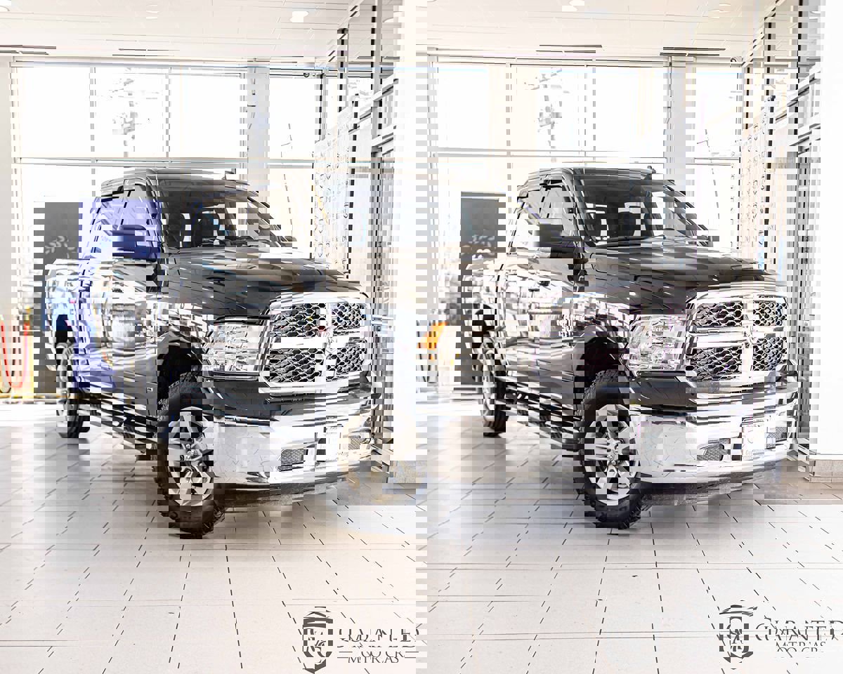 Used 2020 RAM 1500 Classic SLT w/ Luxury Group image 3