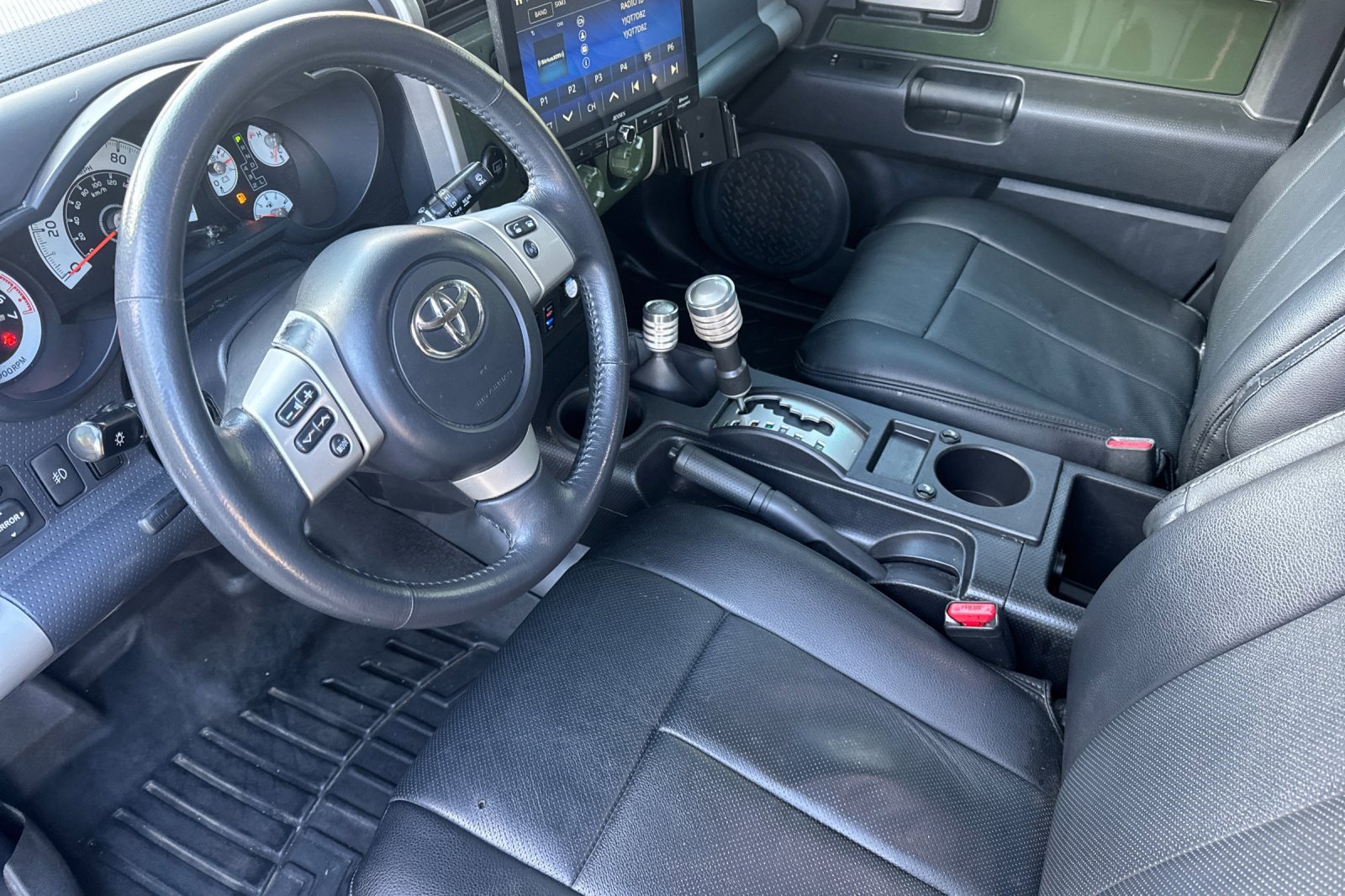 Used 2014 Toyota FJ Cruiser 4WD image 10