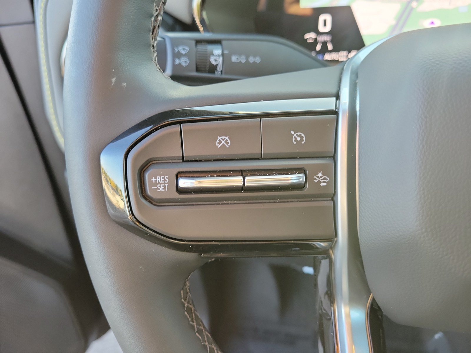 Used 2026 Chevrolet Colorado ZR2 w/ Technology Package AWD/4WD image 18