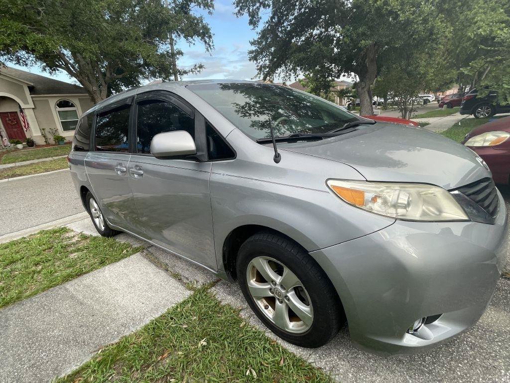 Used 2014 Toyota Sienna LE FWD image 23