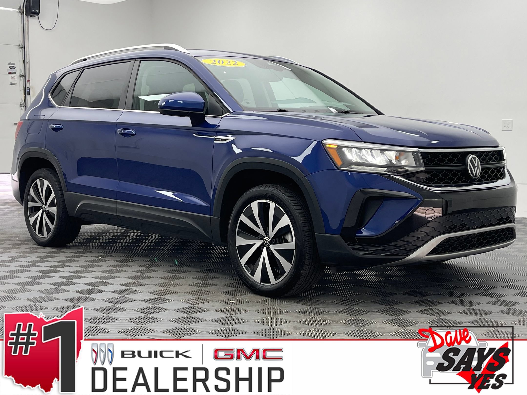 Used 2022 Volkswagen Taos SE w/ Panoramic Sunroof Package FWD image 1